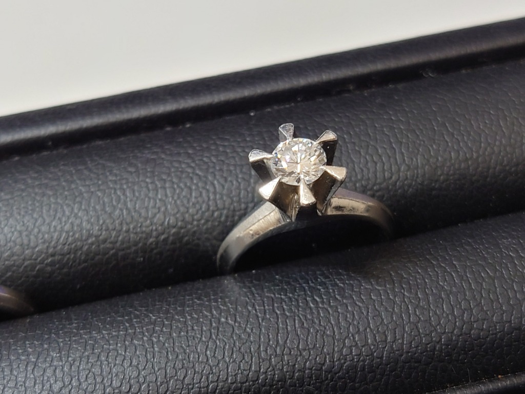 ダイヤのリングをお買取りしました。